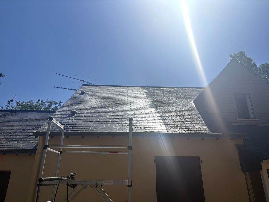 Façade de maison nettoyée — chantier réel Clean Toit 53