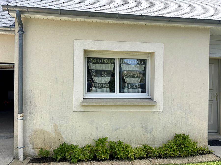 Façade encrassée avant nettoyage — chantier Clean Toit 53